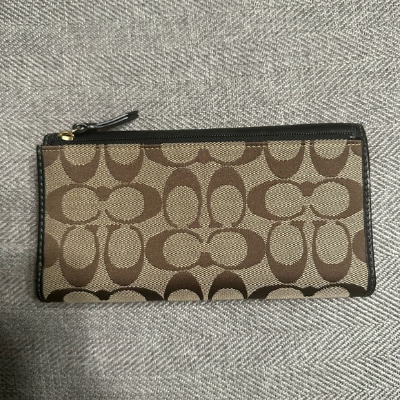 Coach checkbook wallet in signature print khaki with C’s - Picture 2 of 3